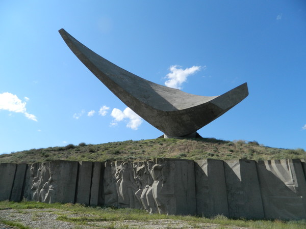 Памятником &laquo;Парус&raquo;